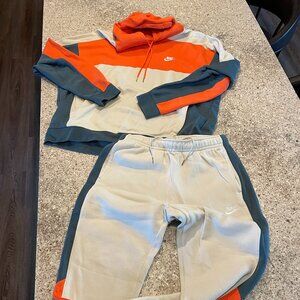 NIKE Men's sweatshirt (XL) and joggers (M)